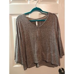 3/4 sleeve flowy crop top.